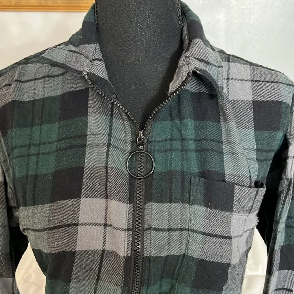 Forever 21 Cropped Flannel Zip Up - Picture 2 of 3